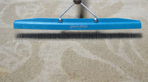 The Grandi-Groom professional carpet rake prepares rugs and carpets for cleaning and grooms it for better appearance after cleaning. Grandi Groom Removes footprints from velvet, plush cut-pile carpet